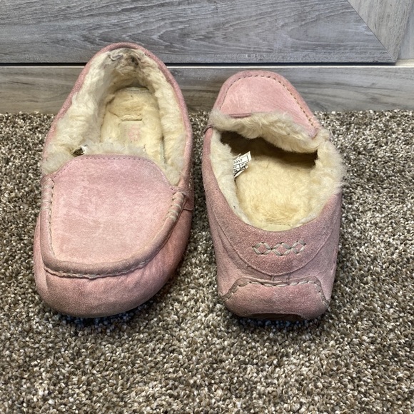 UGG® | Pink Crystal Ansley Moccasin Slipper - Women
UGG 7 - Picture 4 of 11